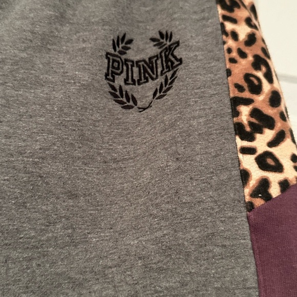 Victoria’s Secret PINK joggers sweatpants gray with leopard design - Picture 4 of 6